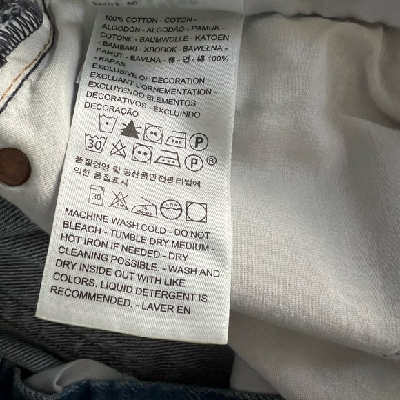 Levi’s Wedgie Straight Fit Light Wash Distressed Jeans - Size 26 W and 26 L - Picture 2 of 6